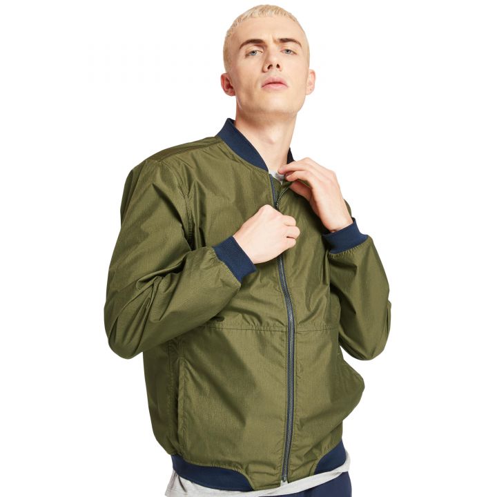 ג’קט בומבר מבד דק וקל משקל העמיד נגד מים