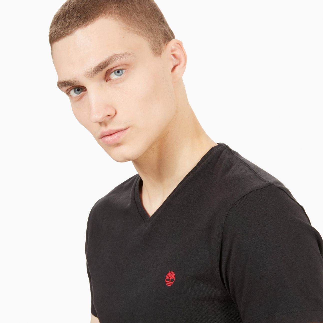 טי שירט לגבר עם צווארון V מבד ג’רסי SLIM FIT