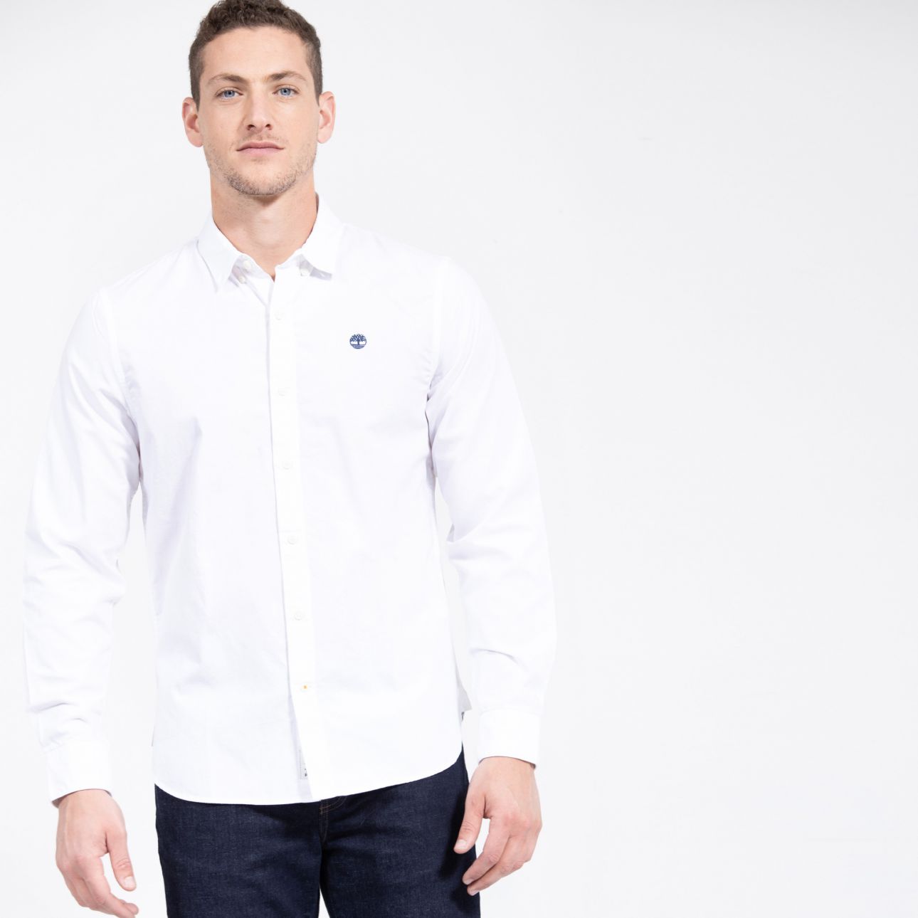 חולצה מכופתרת SLIM FIT עם רקמת לוגו