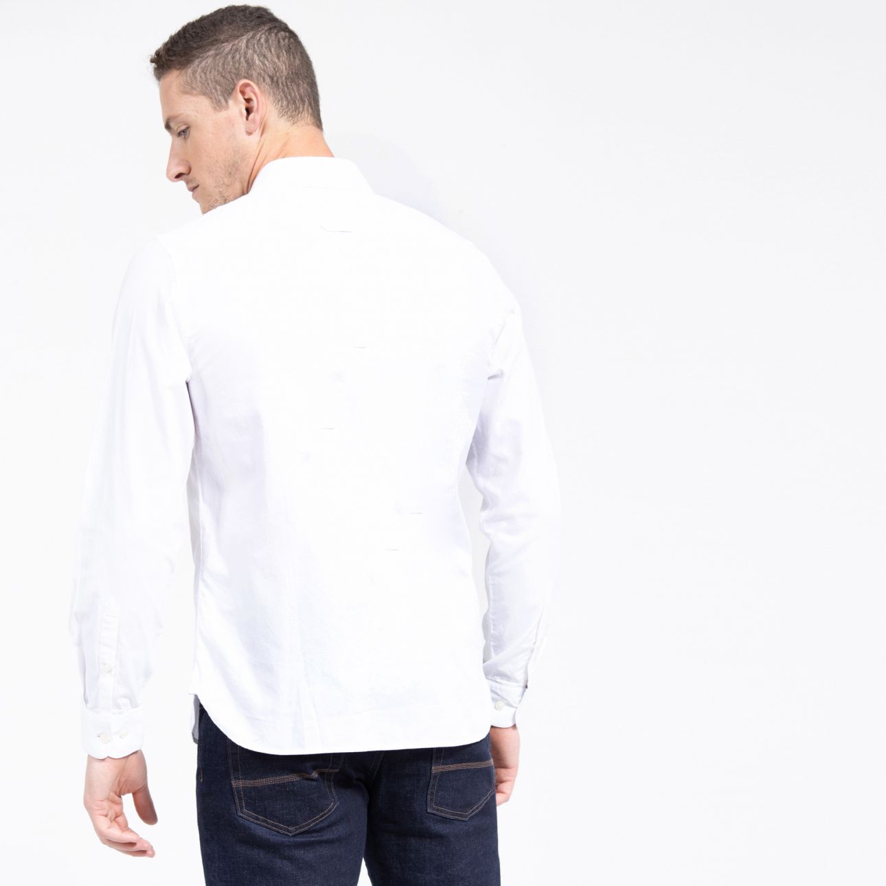 חולצה מכופתרת SLIM FIT עם רקמת לוגו