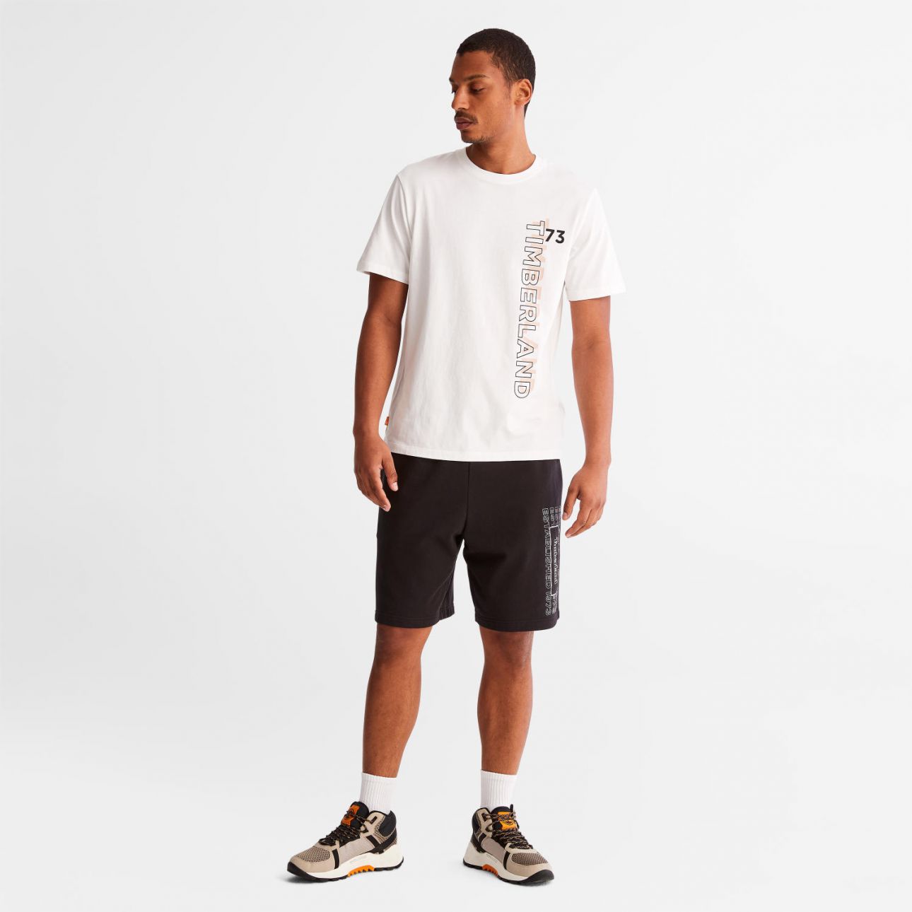 טי שירט לגבר עם הדפס לאורך של  TIMBERLAND