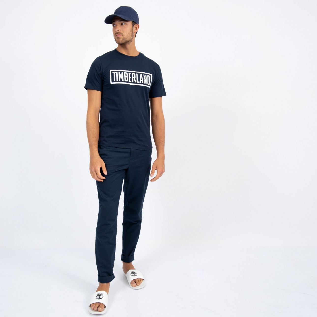 טי שירט לוגו בתוך מסגרת