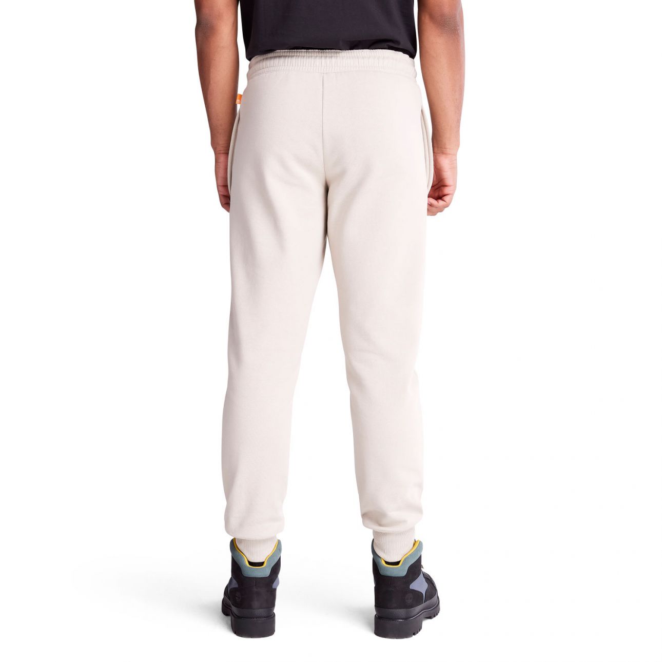 מכנסי טרנינג עם הדפס לוגו המותג על הרגל בחזית