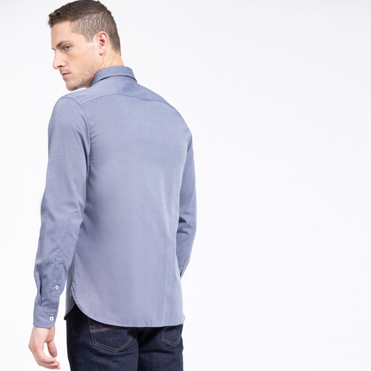 חולצה מכופתרת בגזרת SLIM FIT