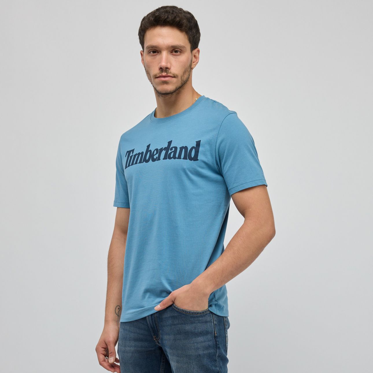 טי שירט עם כיתוב טימברלנד