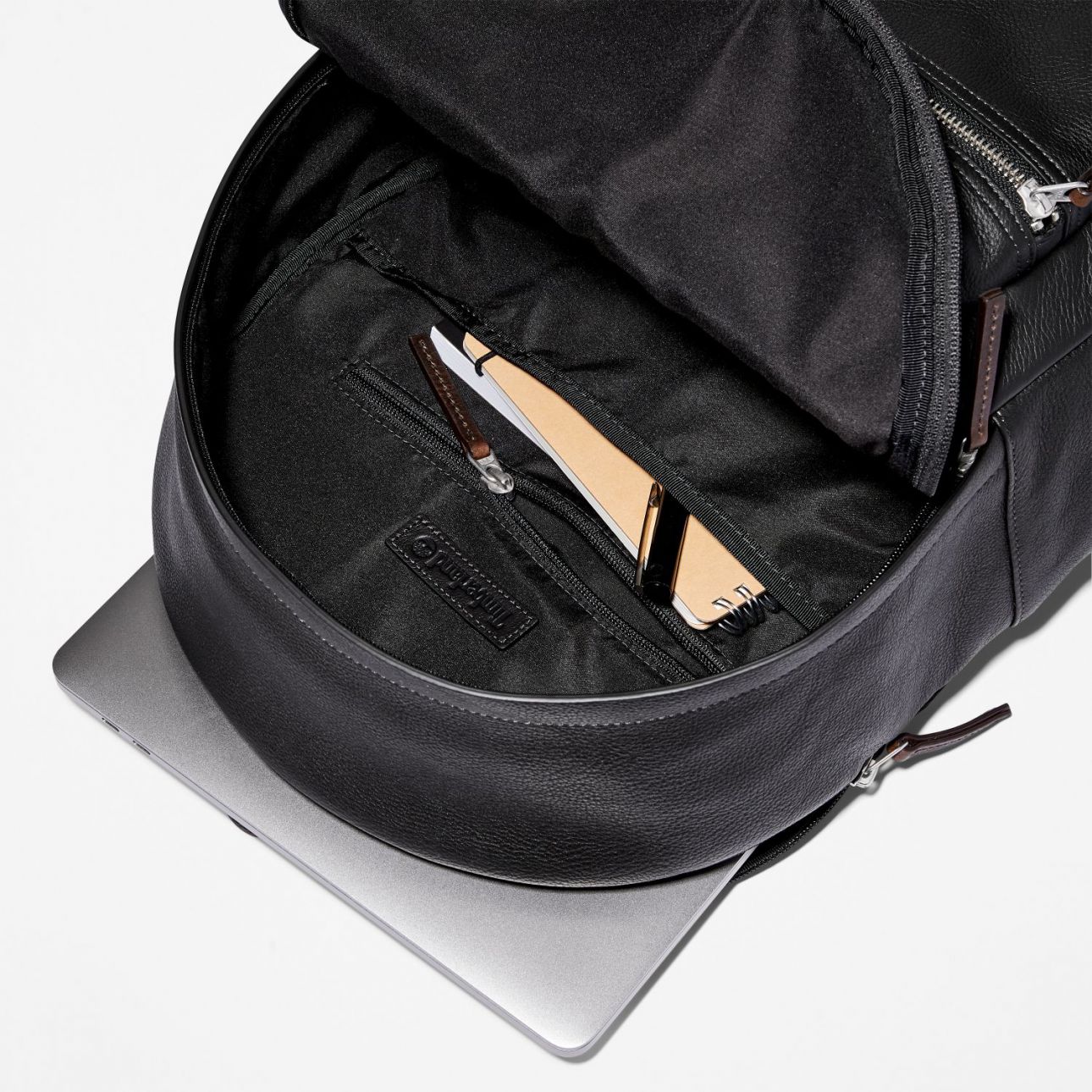 תיק גב מעור עם לוגו