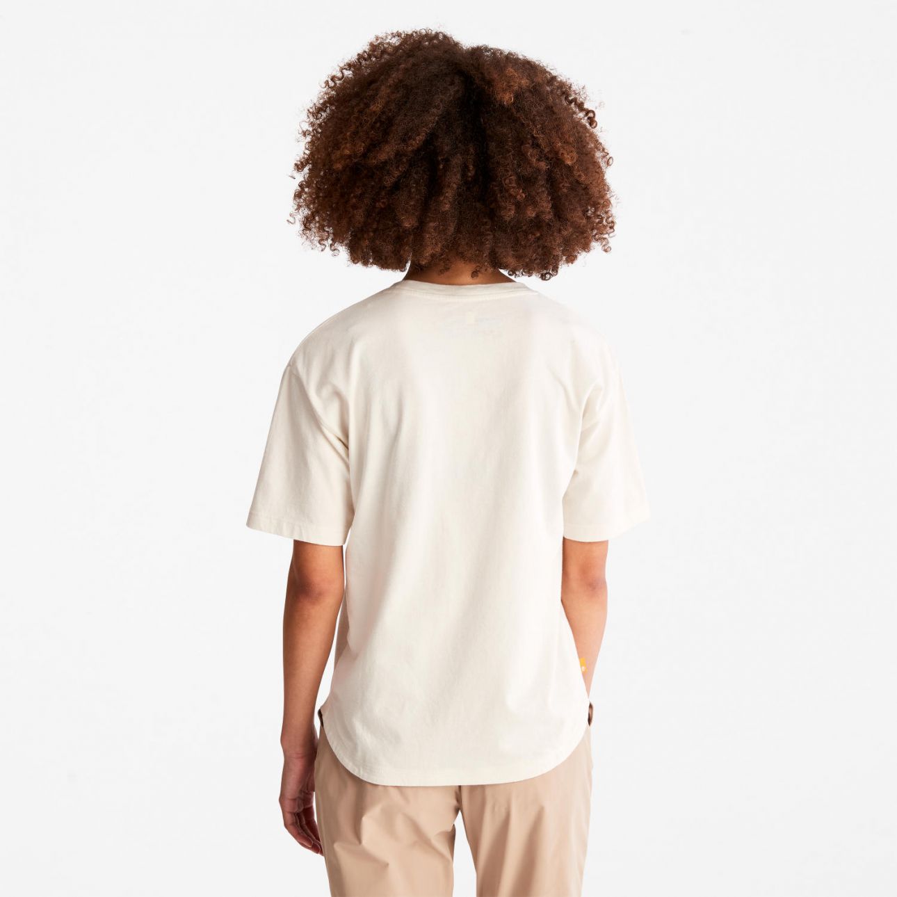 טי שירט לנשים עם הדפס לוגו במרכז