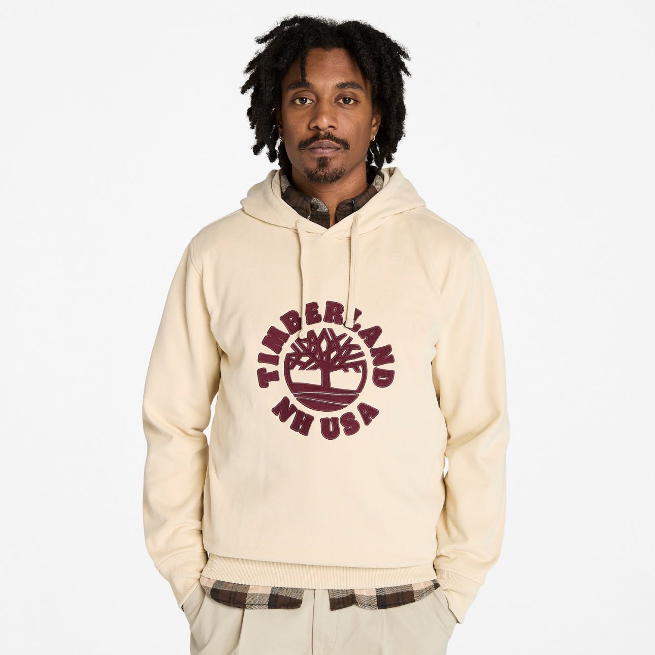 סווטשירט עם קפוצ’ון ולוגו עץ רקום