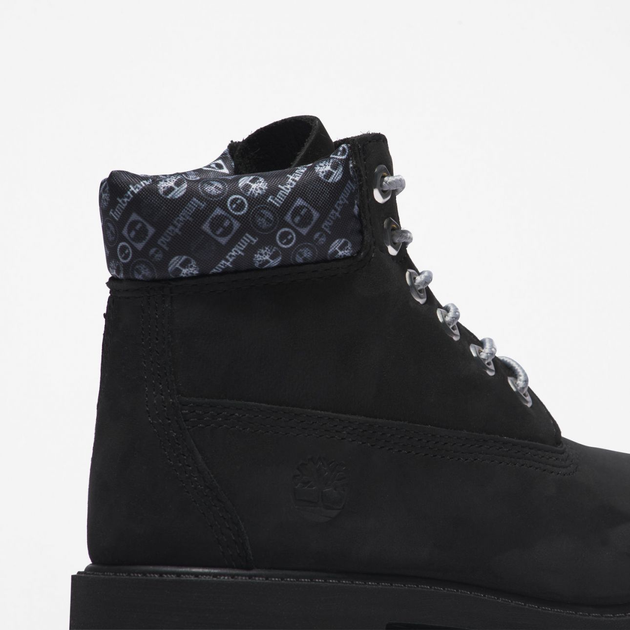 מגפיים בסגנון YELLOW BOOTS עם לוגו מעל הקרסול.