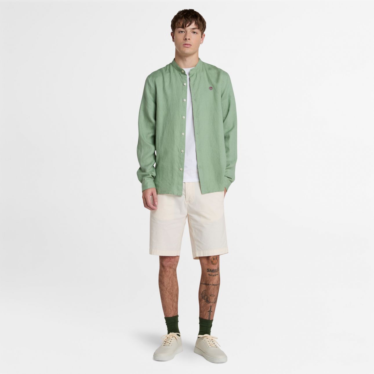 מכנסי ברמודה בגזרת צ’ינו לגברים