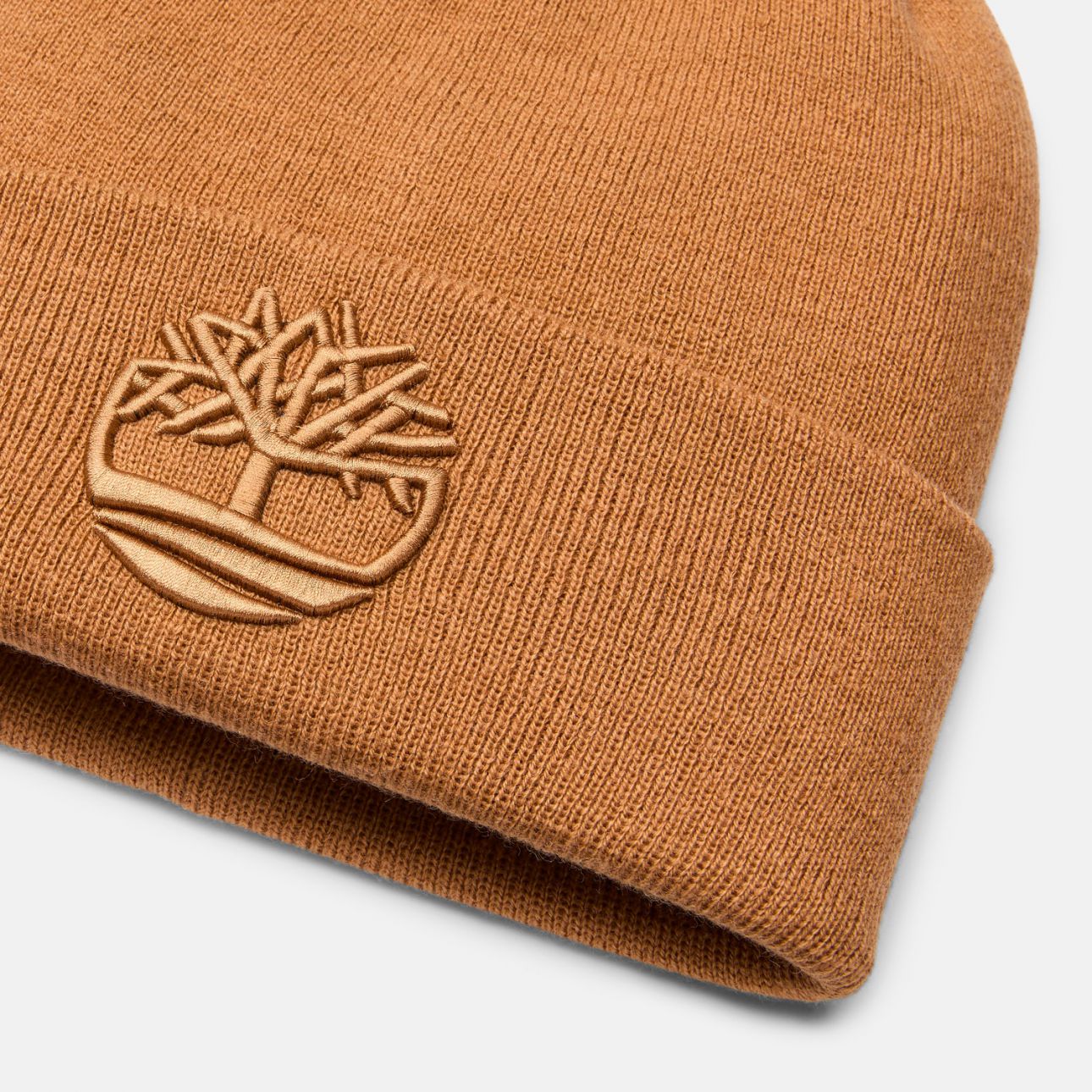 כובע צמר עם לוגו