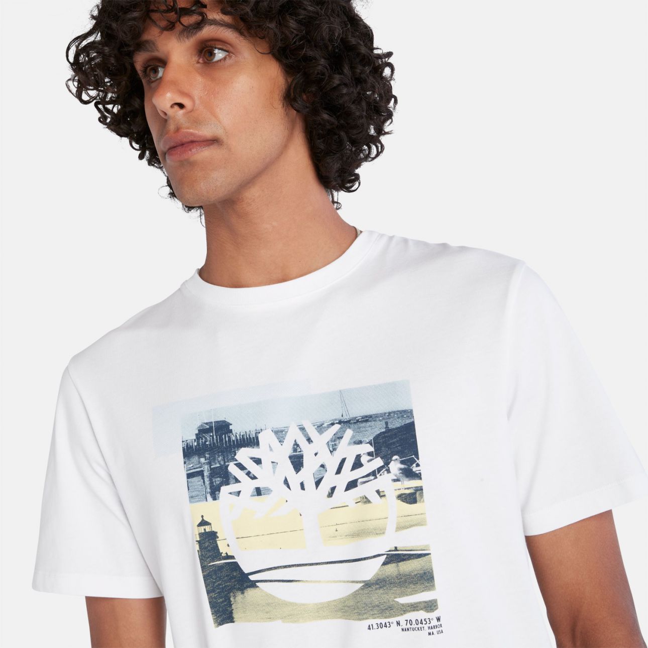 חולצת טי שירט ”Coast” לוגו גרפי