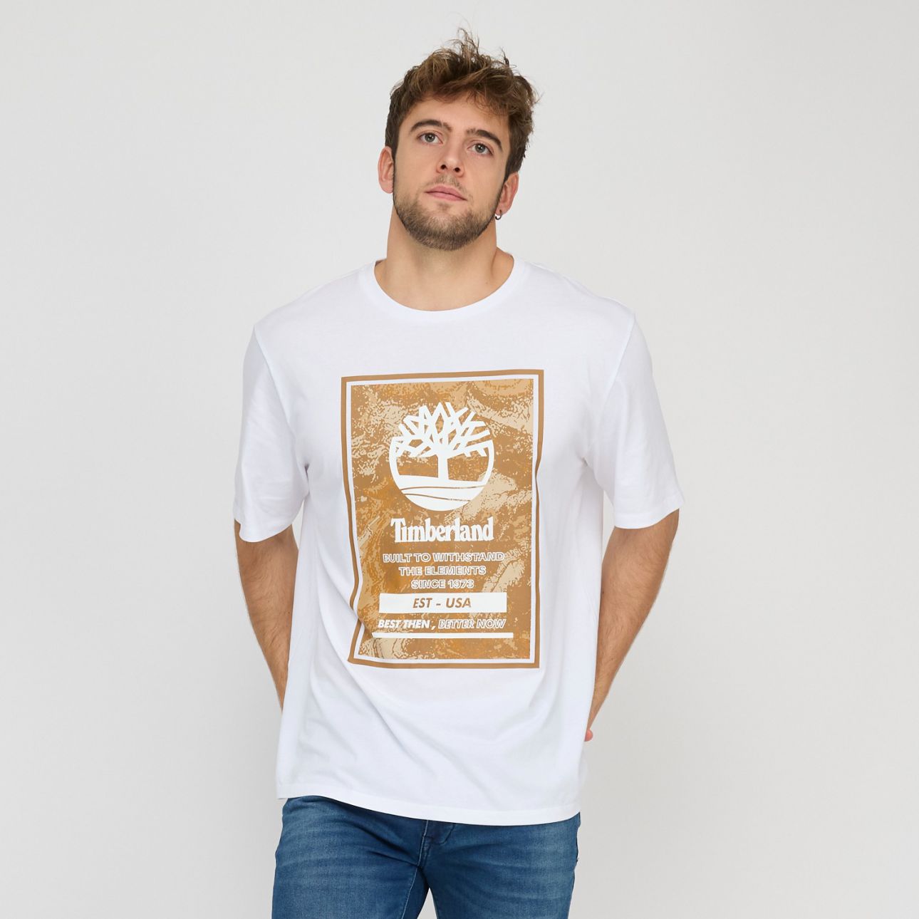 טי שירט לגבר עם הדפס בולט של הלוגו של טימברלנד