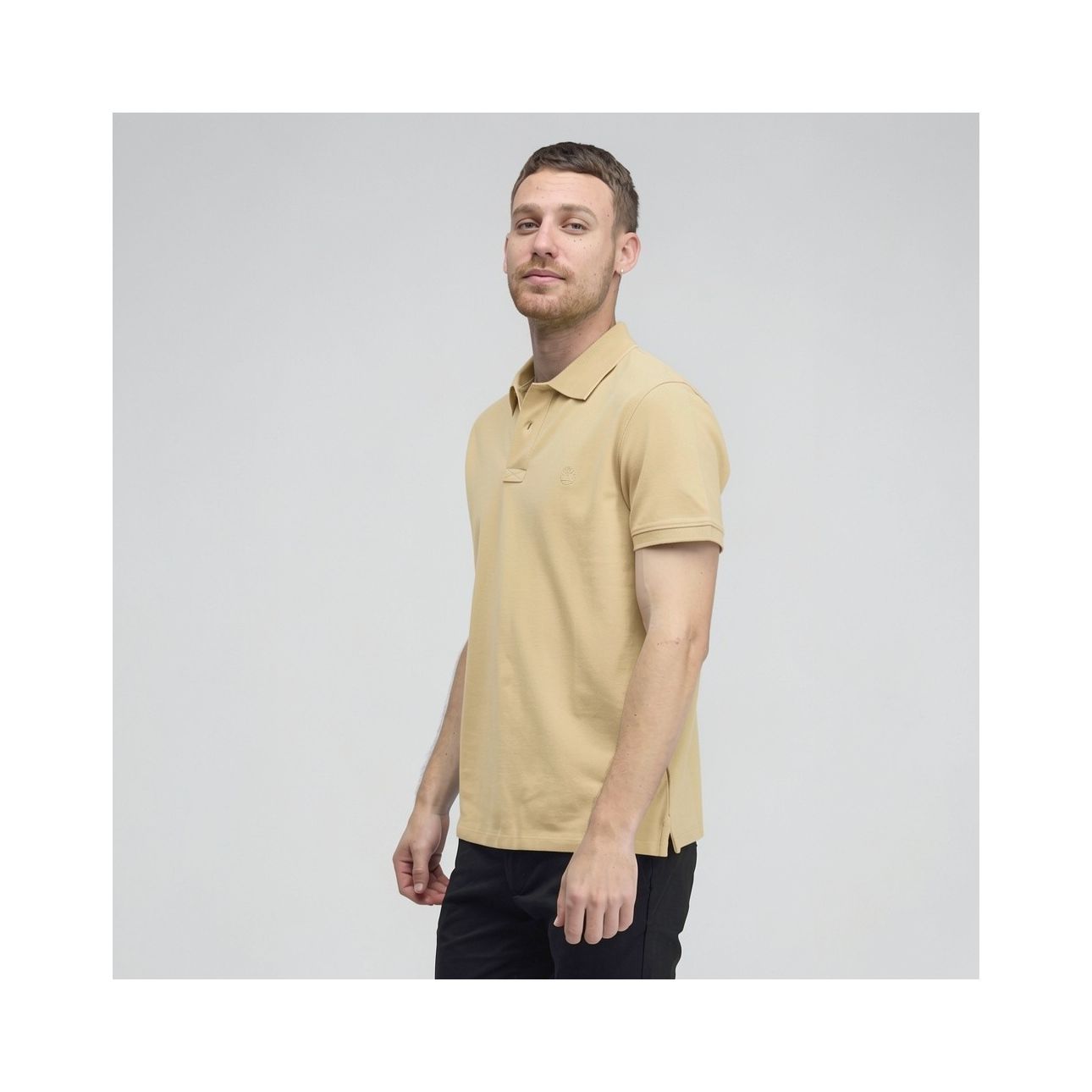 חולצת פולו לגברים עם שרוולים קצרים ולוגו רקום