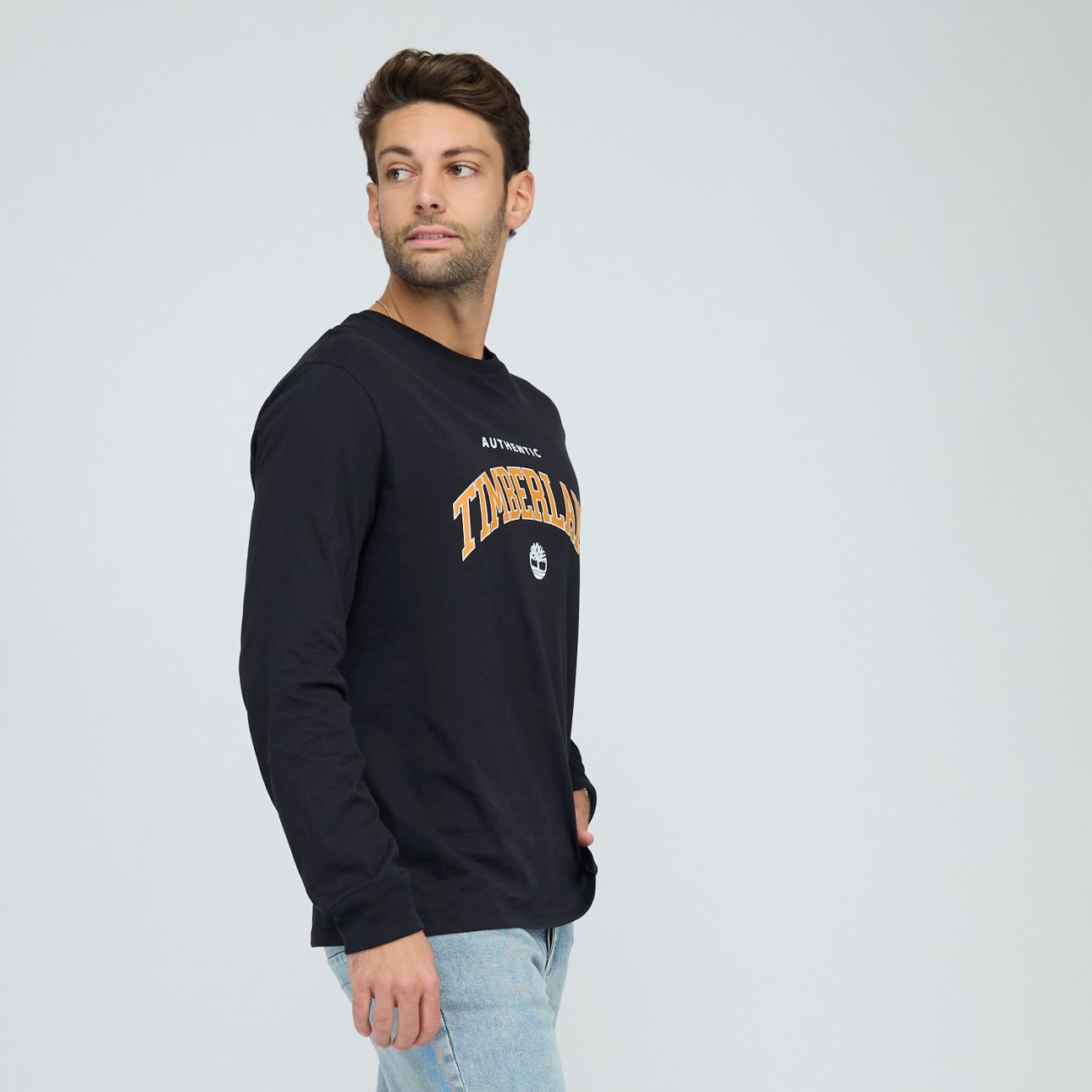 טי שירט שרוול ארוך Timberland עם הדפס בחזה לגברים