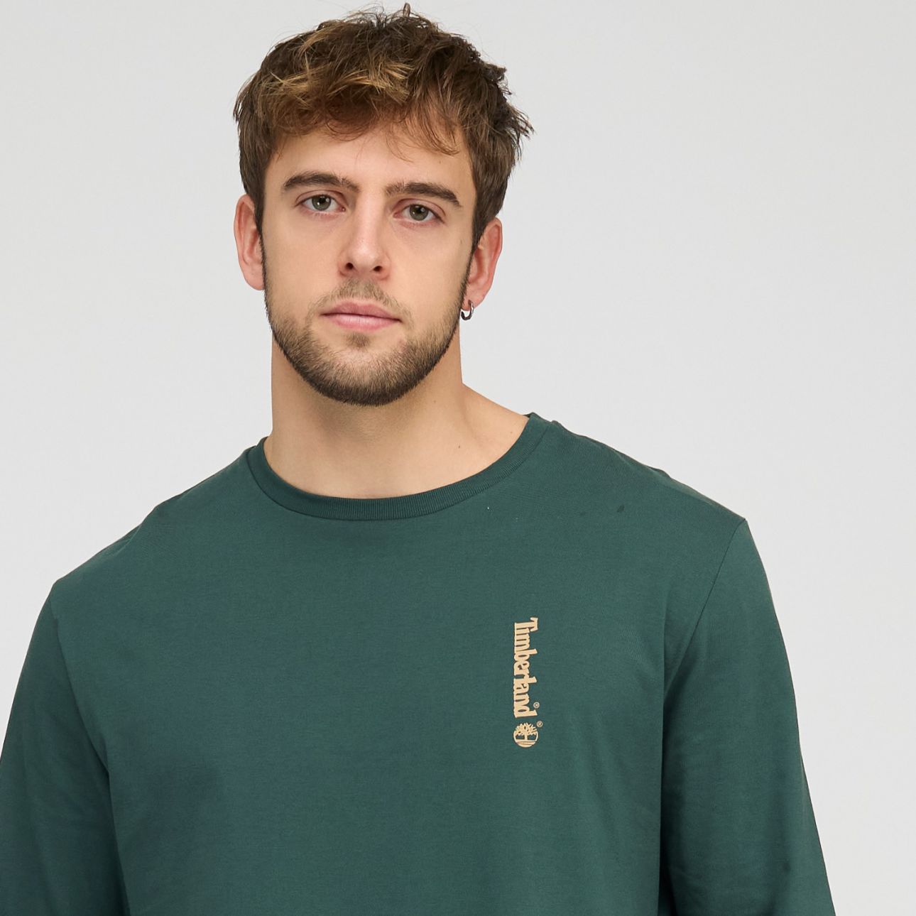 טי שירט שרוול ארוך Timberland עם הדפס אנכי קטן לגברים